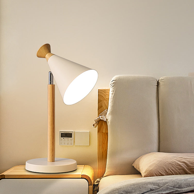 Lampe à poser moderne en fer forme trompette