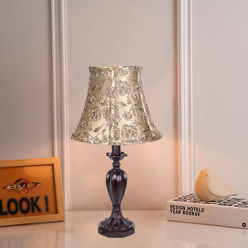 Lampe de nuit design à support en résine avec cloche