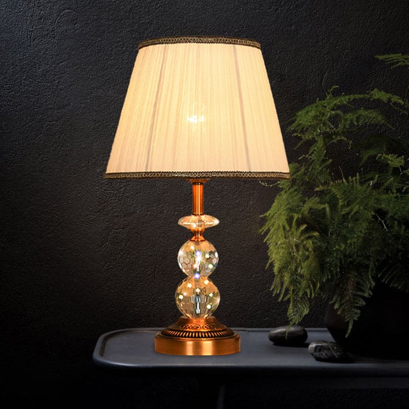 Lampe de table élégante forme conique cristaux taillés