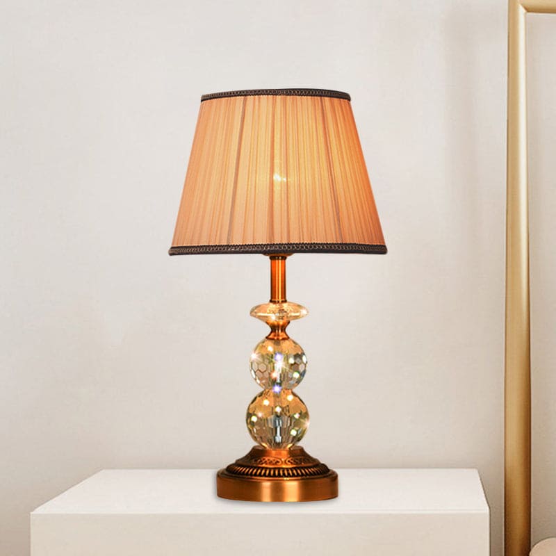 Lampe de table élégante forme conique cristaux taillés