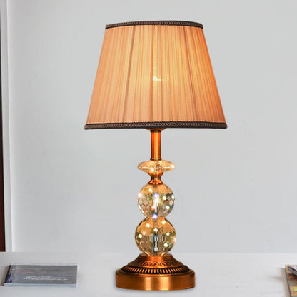 Lampe de table élégante forme conique cristaux taillés