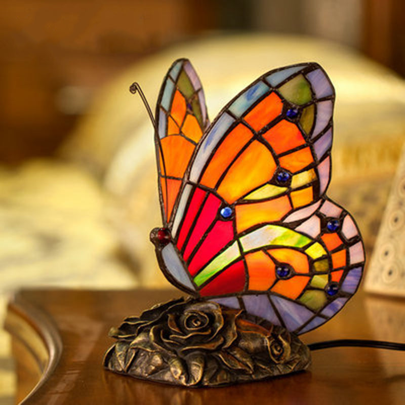 Lampe de table élégante avec abat-jour papillon et base en roses