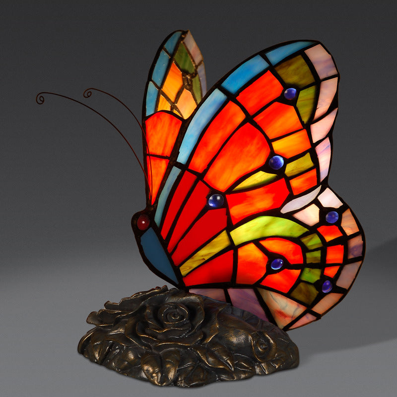 Lampe de table élégante avec abat-jour papillon et base en roses