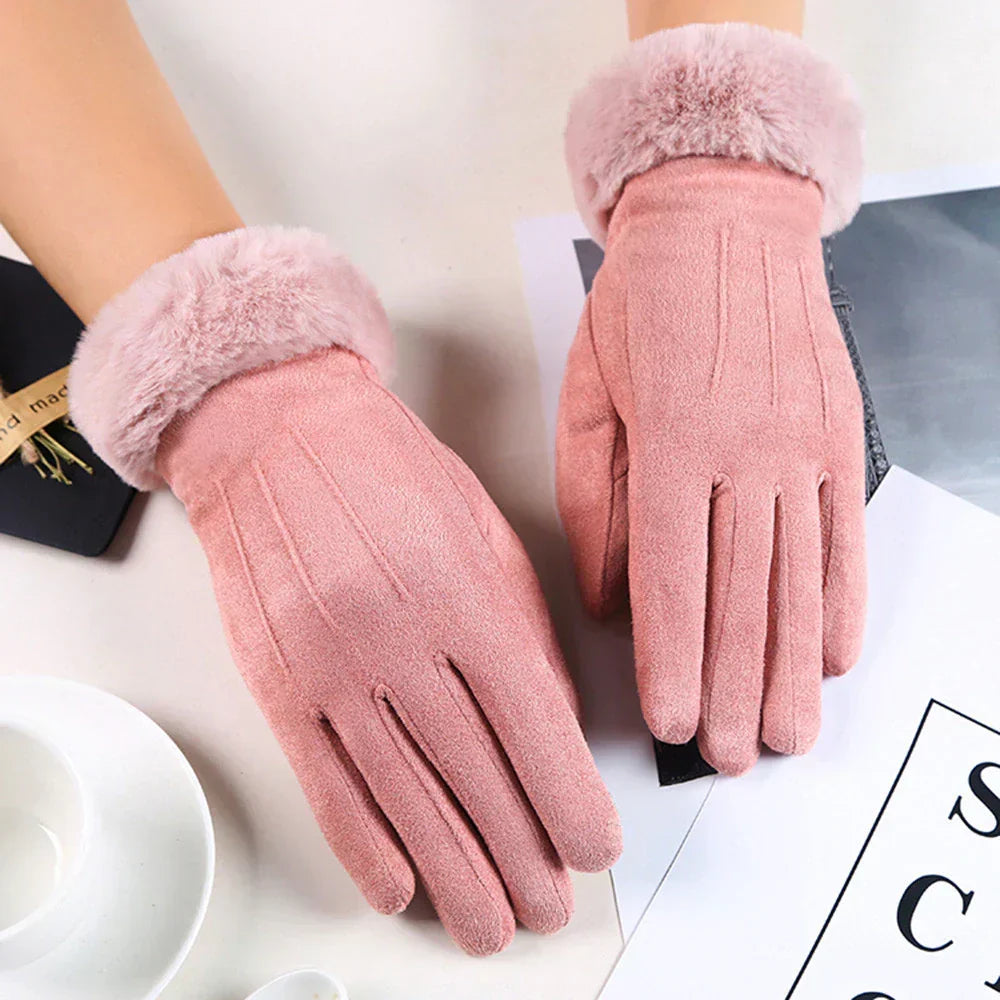 Gants en daim tendance au design moderne